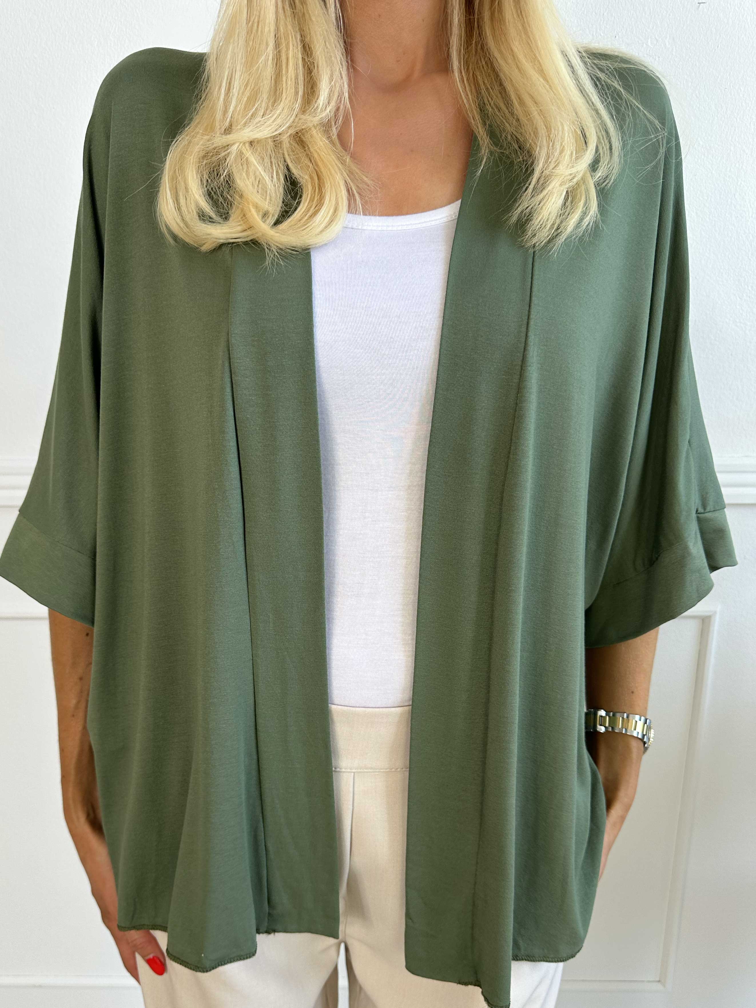 Mimi - Kort enfärgad kofta i viskos